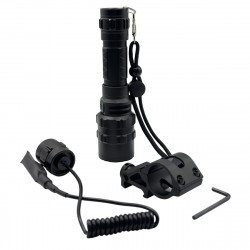 Фото: “Подствольный фонарь с выносной кнопкой и креплением на планку Вивер/Пикатинни №”