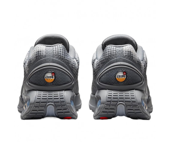 Фото: “Кроссовки U Air Max Dn Nike, цвет Cool Grey/Metallic Silver”, купить в интернет магазине
