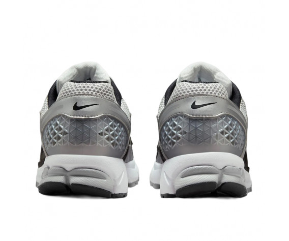 Фото: “Кроссовки U Zoom Vomero 5 Nike, цвет Metallic Silver/Black”, купить в интернет магазине