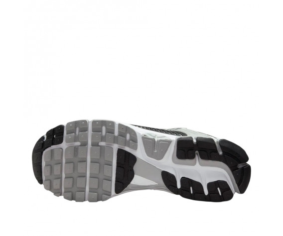 Фото: “Кроссовки U Zoom Vomero 5 Nike, цвет Metallic Silver/Black”, купить в интернет магазине