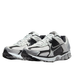 Фото: “Кроссовки U Zoom Vomero 5 Nike, цвет Metallic Silver/Black”, купить в интернет магазине