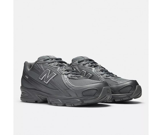 Фото: “Кроссовки U 740 New Balance, цвет Castlerock/Silver Metallic”, купить в интернет магазине