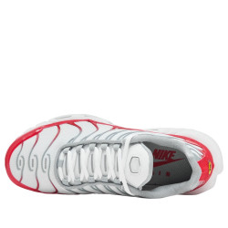Превью товара: “Кроссовки U Air Max Plus Nike, цвет White/Wolf Grey/University Red”, купить в интернет магазине