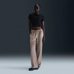 Превью товара: “Футболка W NSW Chill Knit Cropped Nike, цвет Black/Sail”, купить в интернет магазине