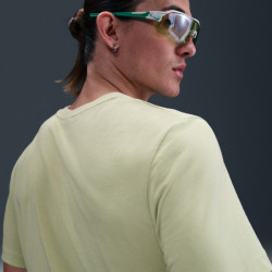 Превью товара: “Футболка M NSW Swoosh Air Graphic Nike, цвет Olive Aura”, купить в интернет магазине