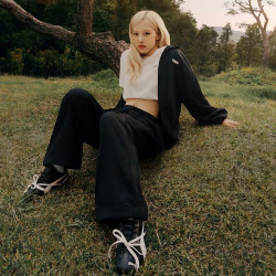 Превью товара: “Футболка W PUMA x ROSE Relaxed Puma, цвет Warm White”, купить в интернет магазине