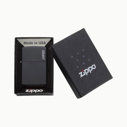 Превью товара: “Зажигалка Zippo Logo Classic, Black Matte, цвет черный”, купить в интернет магазине